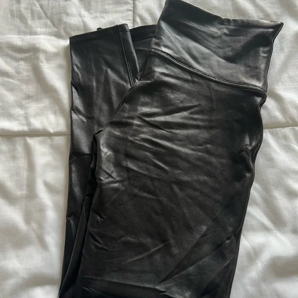 SPANX NWT Leather faux leggings - Picture 6 of 8